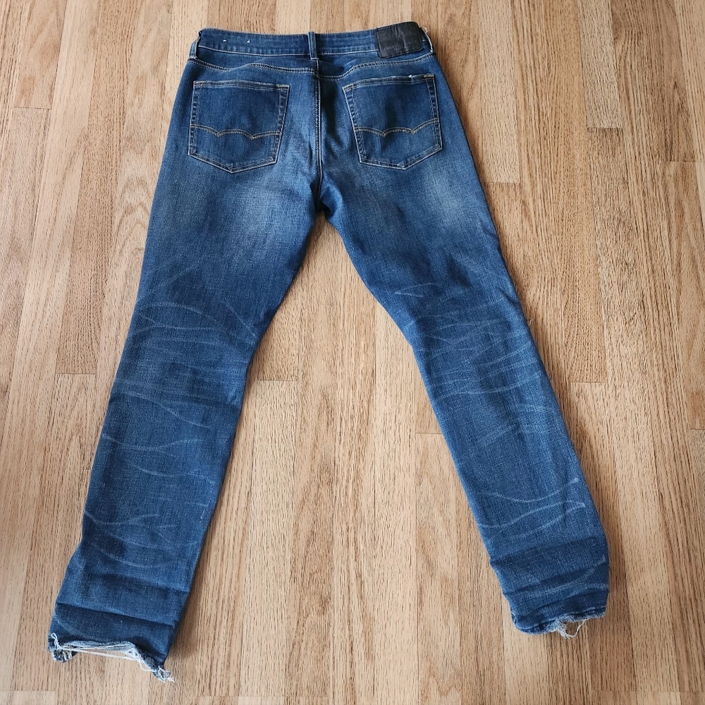 American Eagle men ripped jeans